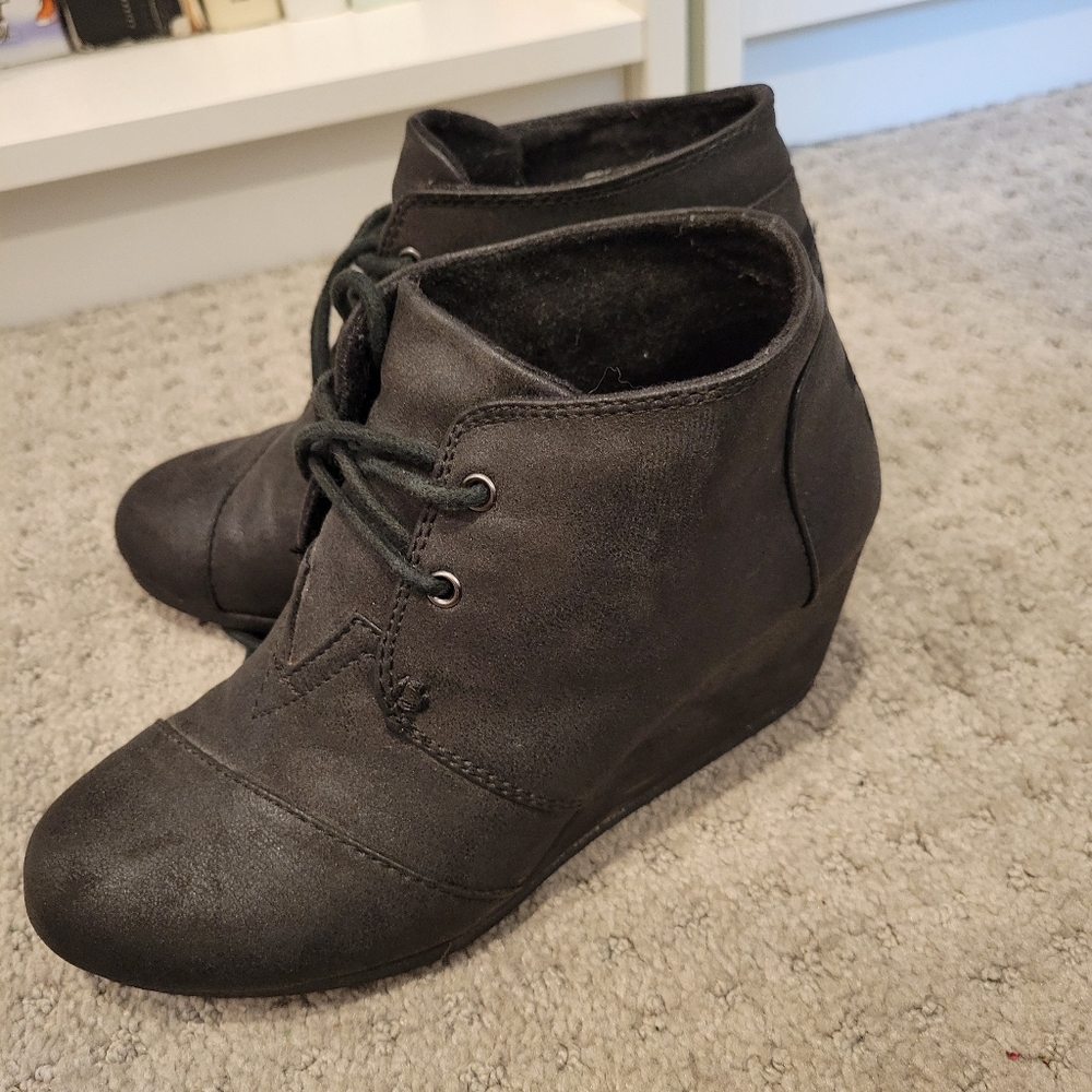 TOMS wedge boots black suede women's size 5.5